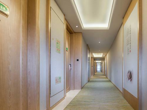 Vienna Hotels(Jinghong Binjiang Junjuan)