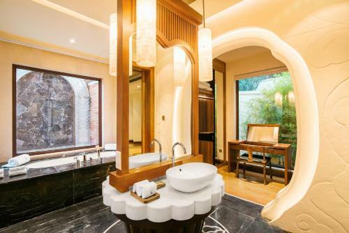Hotel Dali Butterfly Resort