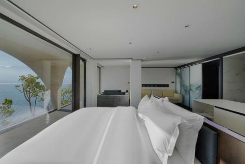 Hotel Mont XIX Full Lake View Luxury Villa