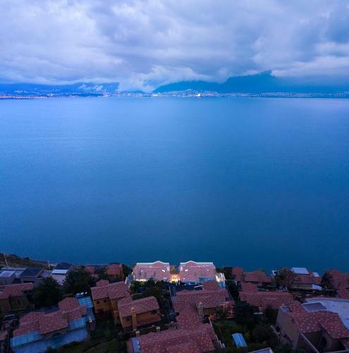 Hotel Mont XIX Full Lake View Luxury Villa