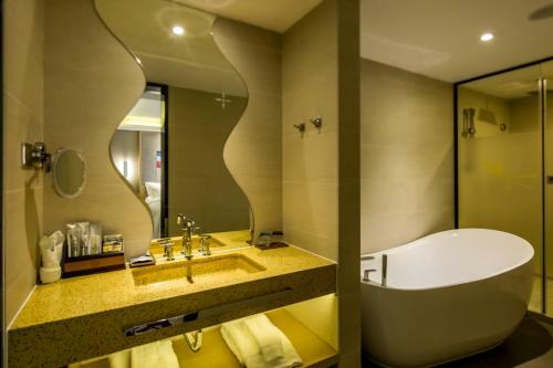 Lavande Hotel Shenzhen Baoan Haiya Binfencheng