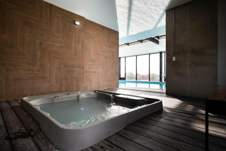 72 Hub Apartments - Pool - Gym - Sauna - Pet Friendly