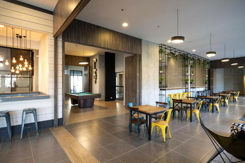 72 Hub Apartments - Pool - Gym - Sauna - Pet Friendly