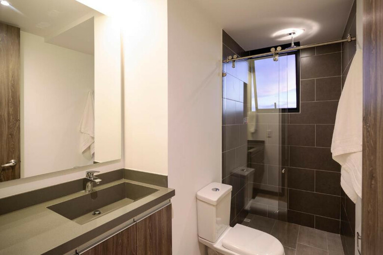 72 Hub Apartments - Pool - Gym - Sauna - Pet Friendly