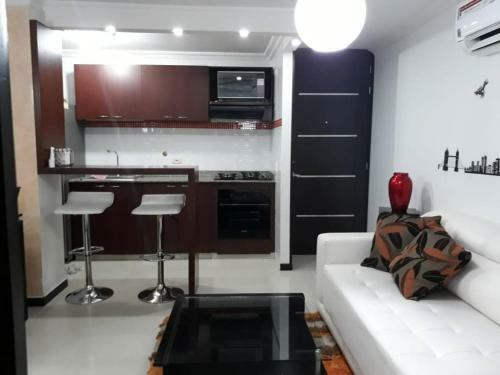Supercondo! Home Away From Home (Mi Casa Tu Casa)