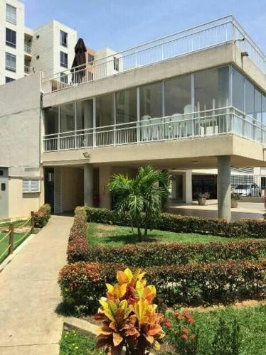 Supercondo! Home Away From Home (Mi Casa Tu Casa)