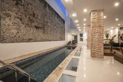 13 Bedroom Mansion In The Old City