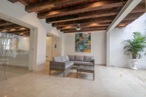 15 Bedroom Villa In The Old City