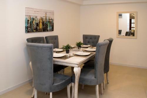 Beautiful 3 Bedroom Old City House