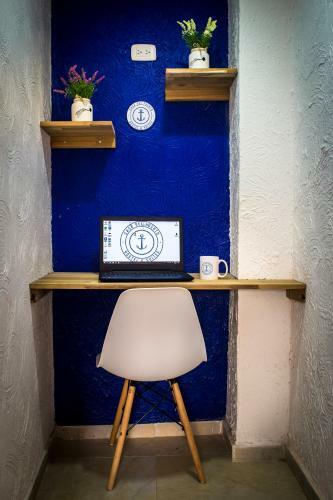 Casa Del Puerto Hostel & Suites