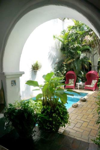 Charming 4br House W/pool In Downtown Near Beaches & Churches