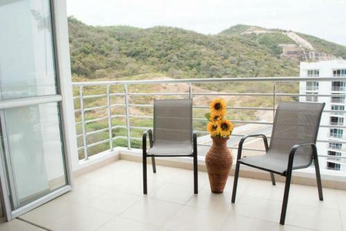 Comfortable Bedroom Apartment With Balcony And Pools