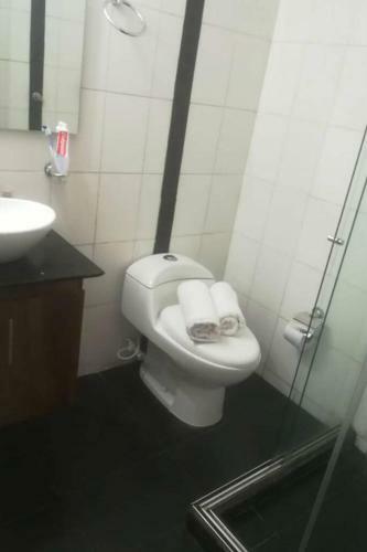 Cuarto Con Ba�o Privado Y Piscina