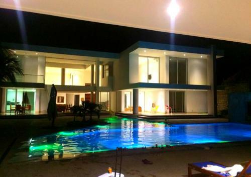 Lujosa Quinta Con Piscina Privada Girardot