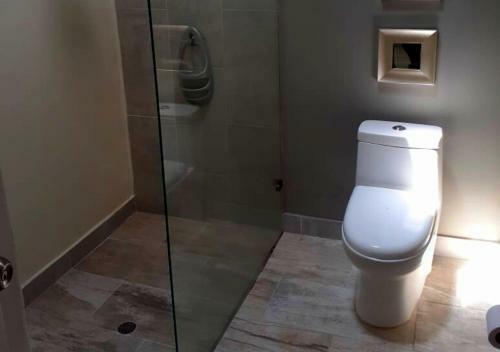 Casa Con Jacuzzi Y Piscina Privada En Lagos Del Pe�on