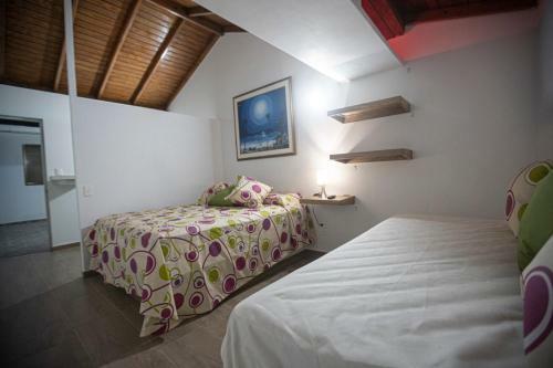 Hostal West House Rooms