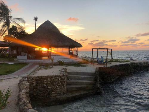 Hotel Sunsets Del Rosario