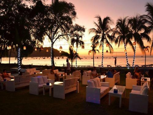 Apartamento Colorful Classy Modern Split Level Unit Near Beach In Coco With Pool