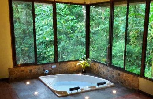 Hotel Tropical Suites