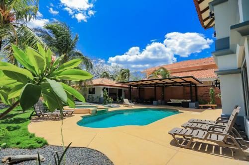 Casa Tres Cocos, Elegant Beachfront Home