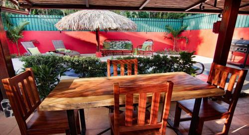 Big Private Home With Pool In Surfside - A Short Walk From The Beach