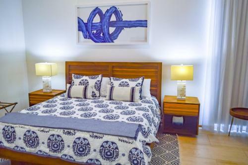 Luxury Villa Stunning Views, Pool & AC Full Service - Sleeps 10