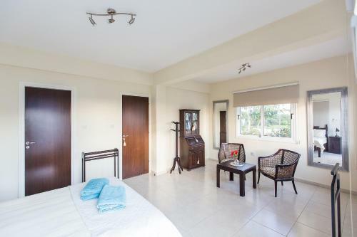 Hostal Luxury Nissi For Family