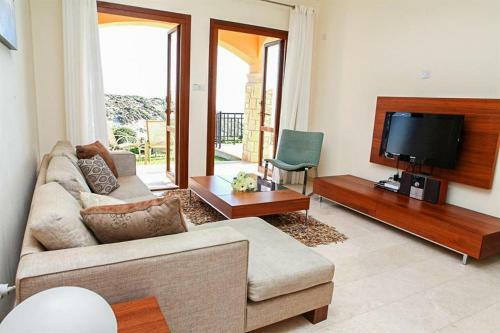 Villa In Kouklia Sleeps 4 Includes Swimming Pool Air Con And Wifi 1