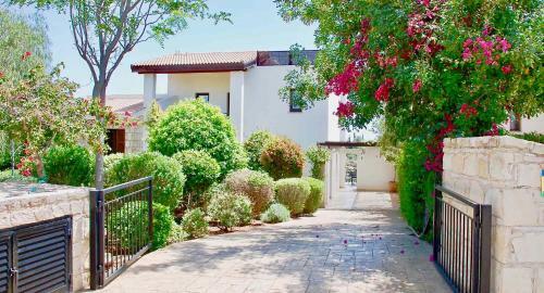 4 Bedroom Villa Thrasos With Private Infinity Pool, Aphrodite Hills Resort