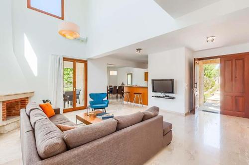 Villa In Kouklia Sleeps 6 Includes Swimming Pool Air Con And Wifi 3 1
