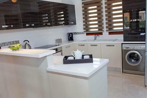 Villa In Kouklia Sleeps 4 Includes Swimming Pool Air Con And Wifi 9