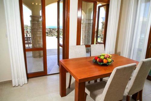 Villa In Kouklia Sleeps 4 Includes Swimming Pool Air Con And Wifi 0