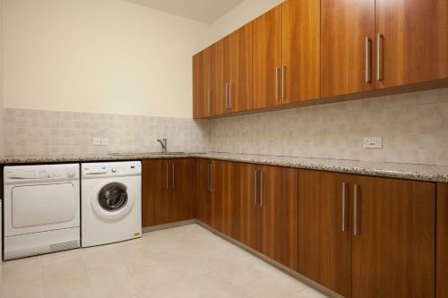 Villa In Kouklia Sleeps 10 Includes Swimming Pool Air Con And Wifi 1 2