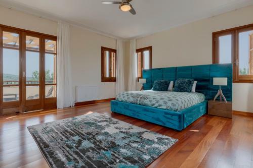 Villa In Kouklia Sleeps 10 Includes Swimming Pool Air Con And Wifi 1 2