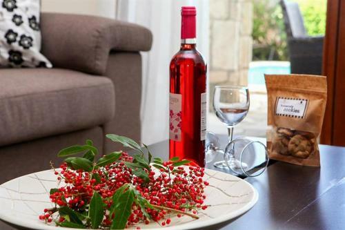 Villa In Kouklia Sleeps 6 Includes Swimming Pool Air Con And Wifi 1