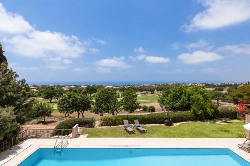 Kouklia Villa Sleeps 10 With Pool And Air Con