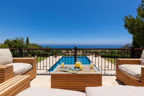 Villa In Kouklia Sleeps 6 Includes Swimming Pool And Air Con 5