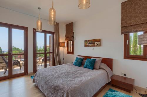 Villa In Kouklia Sleeps 6 Includes Swimming Pool And Air Con 0