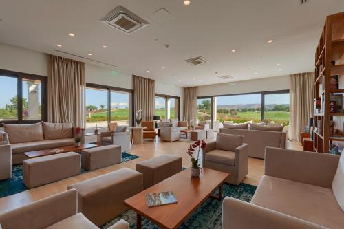 Villa In Kouklia Sleeps 6 Includes Swimming Pool And Air Con 0