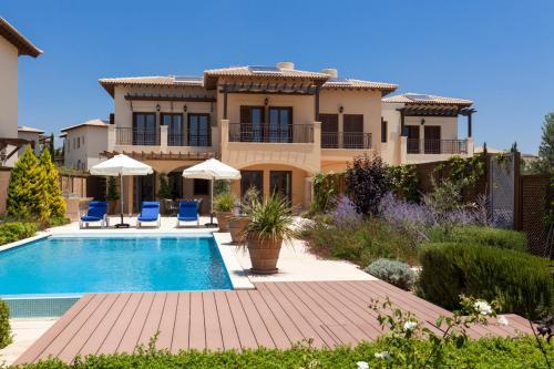 Villa In Kouklia Sleeps 4 Includes Swimming Pool And Air Con 7