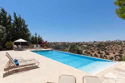 Villa In Kouklia Sleeps 10 Includes Swimming Pool And Air Con 3