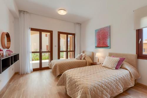 Kouklia Town House Sleeps 6 With Pool And Air Con