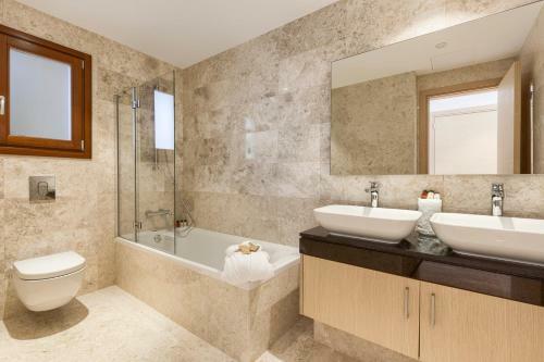Kouklia Town House Sleeps 6 With Pool And Air Con
