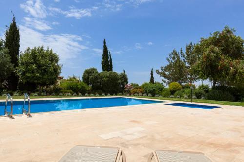 Villa In Kouklia Sleeps 4 Includes Swimming Pool And Air Con 5