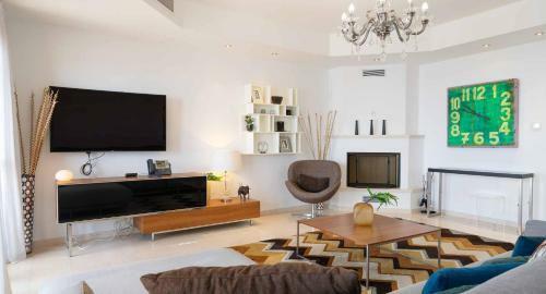 Villa Idalium - Stunning Front Line Villa With Panoramic Sea Views