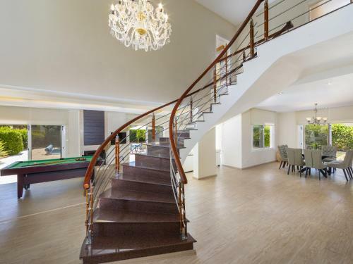 Villa Meneou Seaside Mansion 7