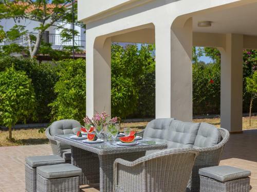 Villa Meneou Seaside Mansion 7