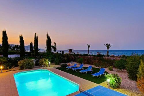 Latchi Villa Sleeps 6 With Pool Air Con And Wifi