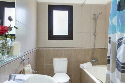 Latchi Villa Sleeps 4 With Pool Air Con And Wifi