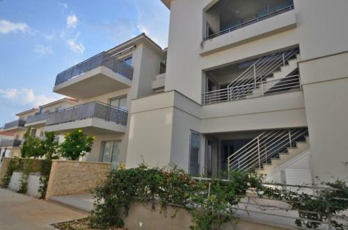Mythical Apartment - 2 Bed Large Communal Pool, Close To Protaras
